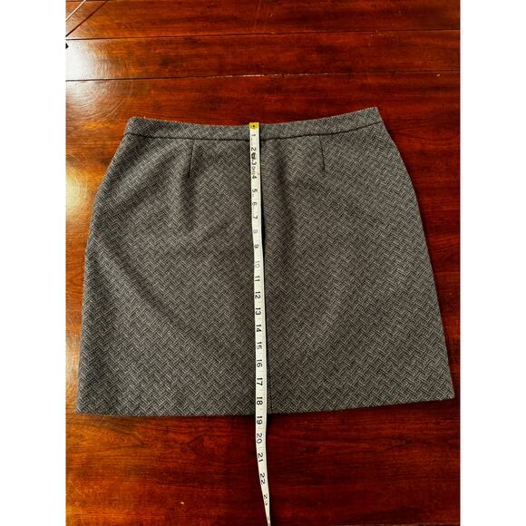Banana Republic Wool Knee Length Skirt Heritage Gray Button Accent Pockets Sz 14 - Picture 10 of 11